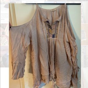 Loose fitting top! Super cute!